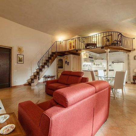 Palazzo Altieri Elegant Apartment روما المظهر الخارجي الصورة