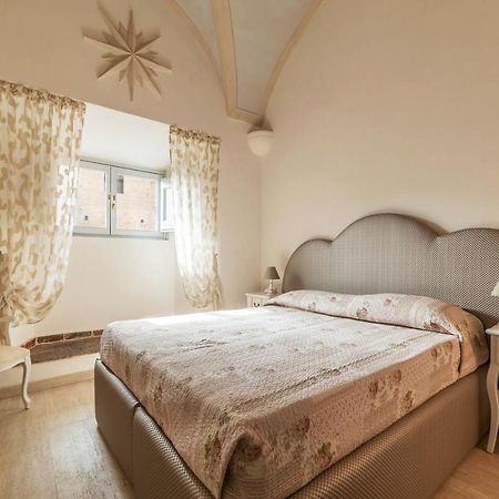 Palazzo Altieri Elegant Apartment روما المظهر الخارجي الصورة