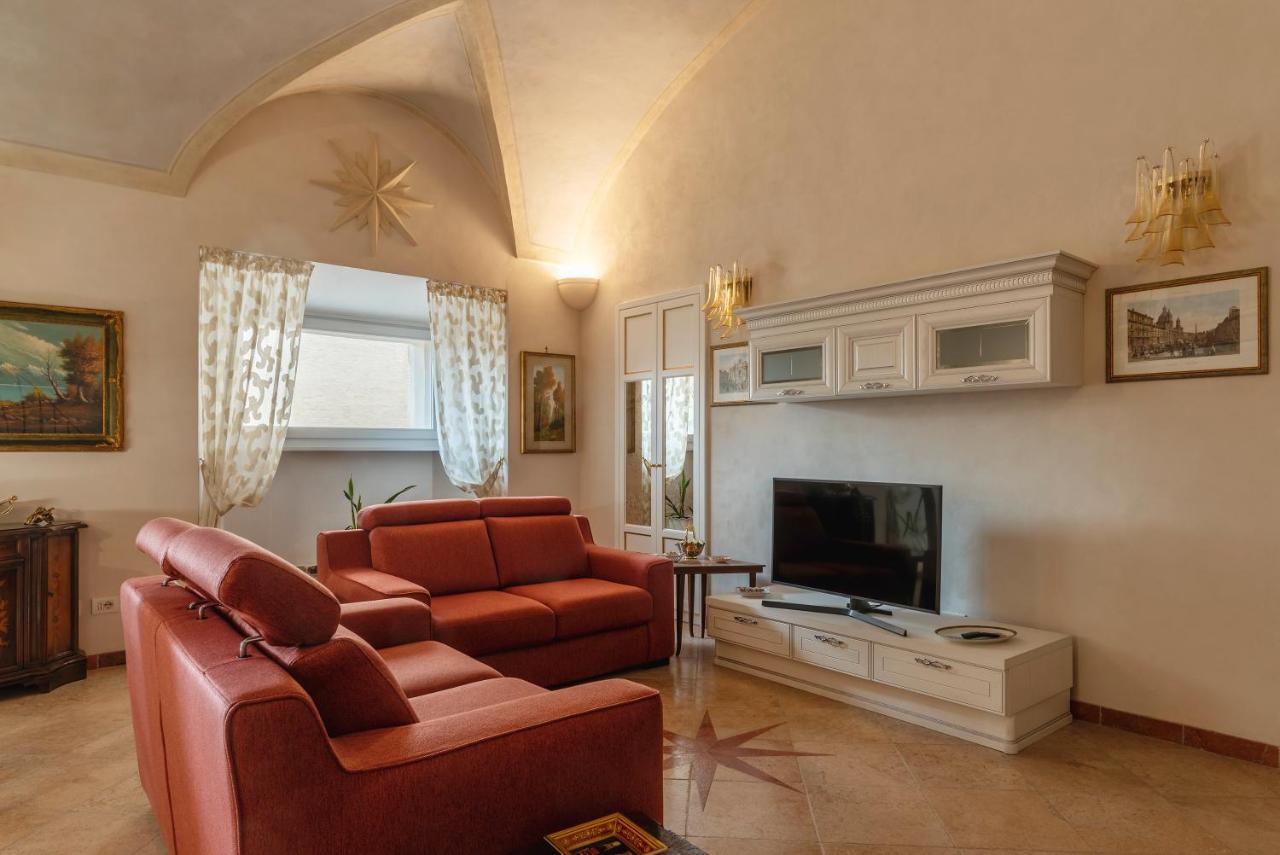 Palazzo Altieri Elegant Apartment روما المظهر الخارجي الصورة