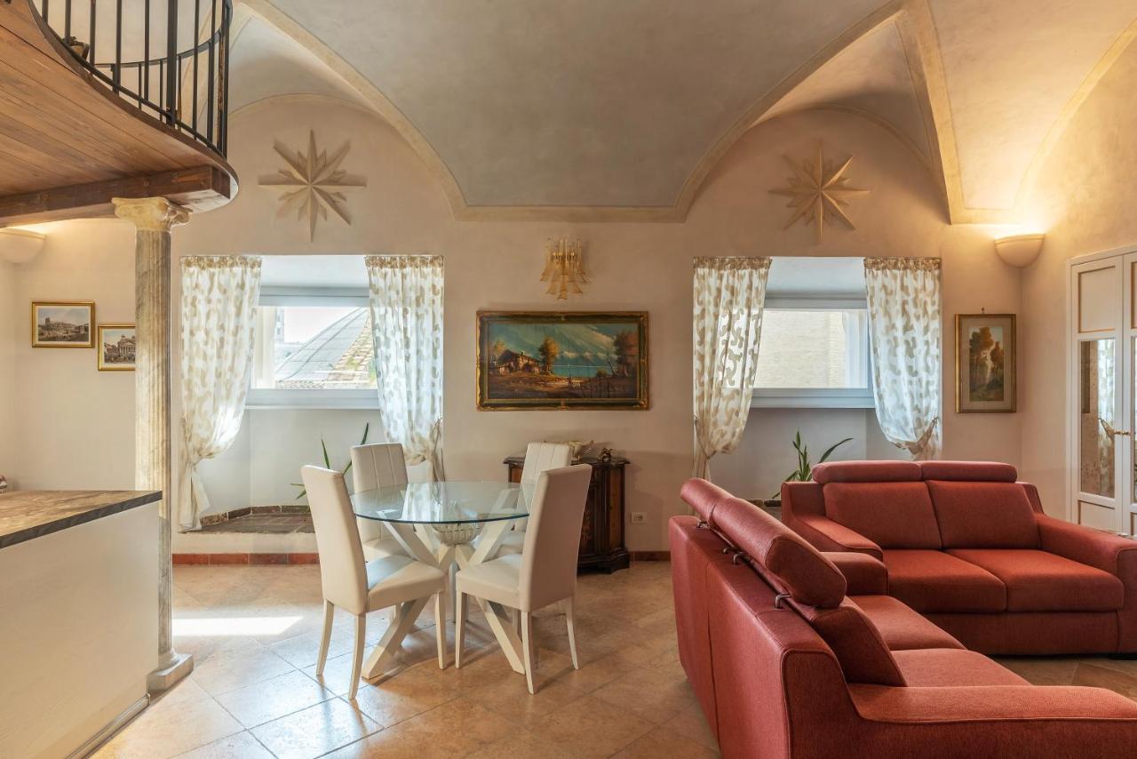 Palazzo Altieri Elegant Apartment روما المظهر الخارجي الصورة