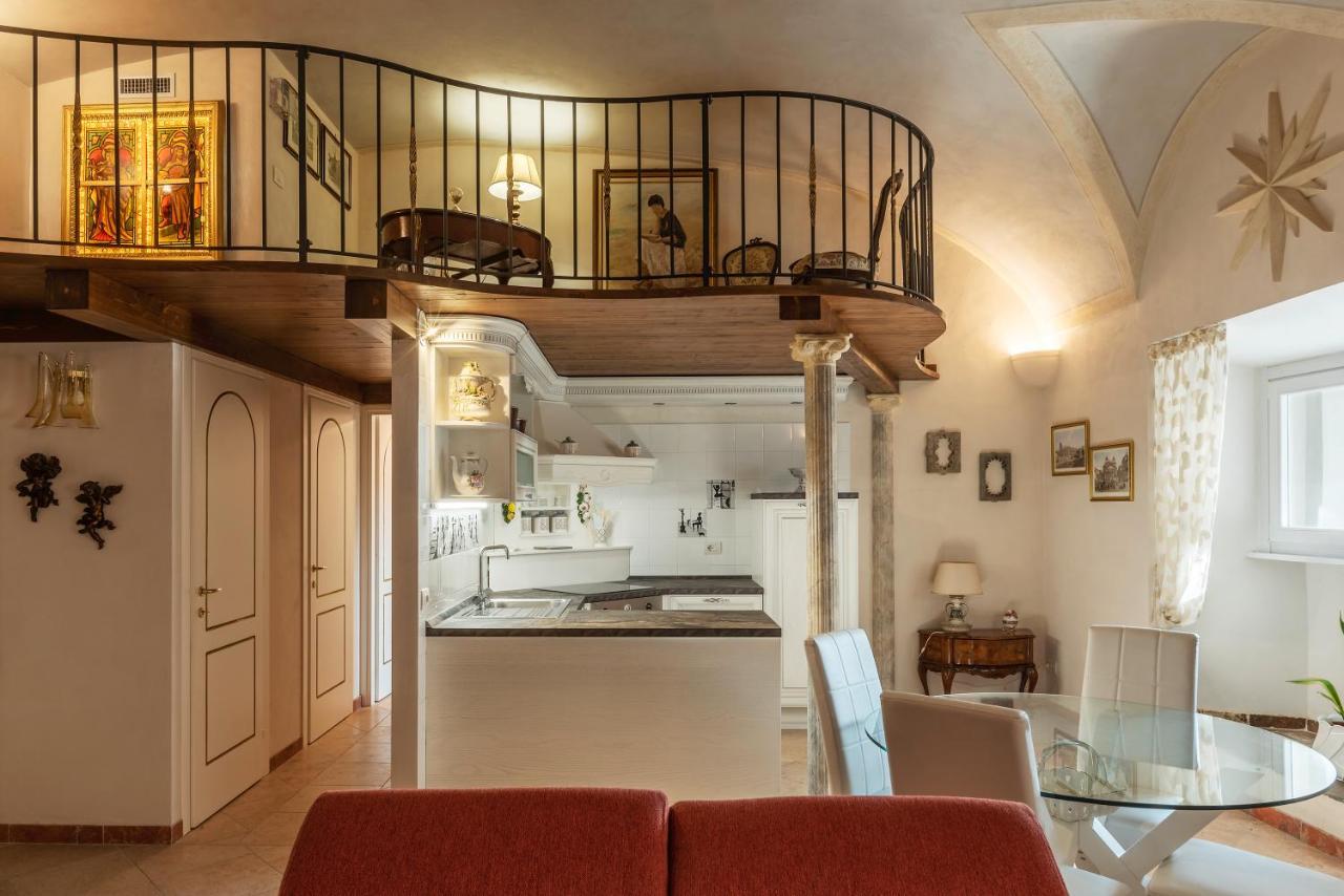 Palazzo Altieri Elegant Apartment روما المظهر الخارجي الصورة