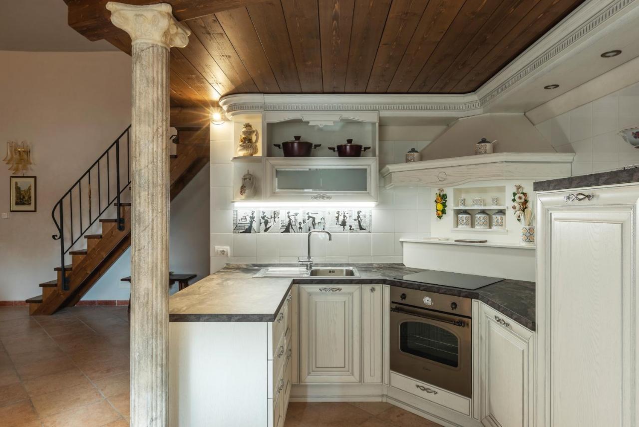 Palazzo Altieri Elegant Apartment روما المظهر الخارجي الصورة