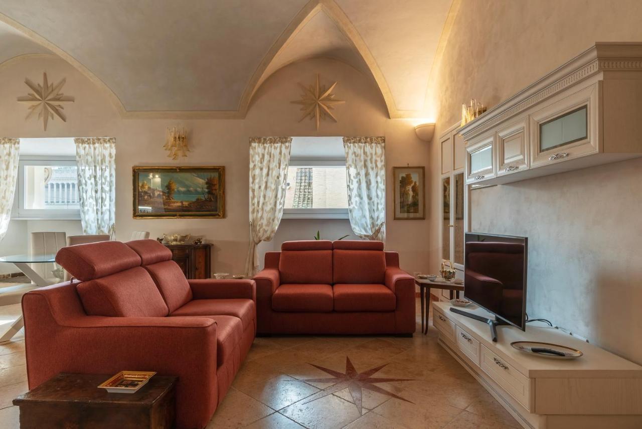 Palazzo Altieri Elegant Apartment روما المظهر الخارجي الصورة