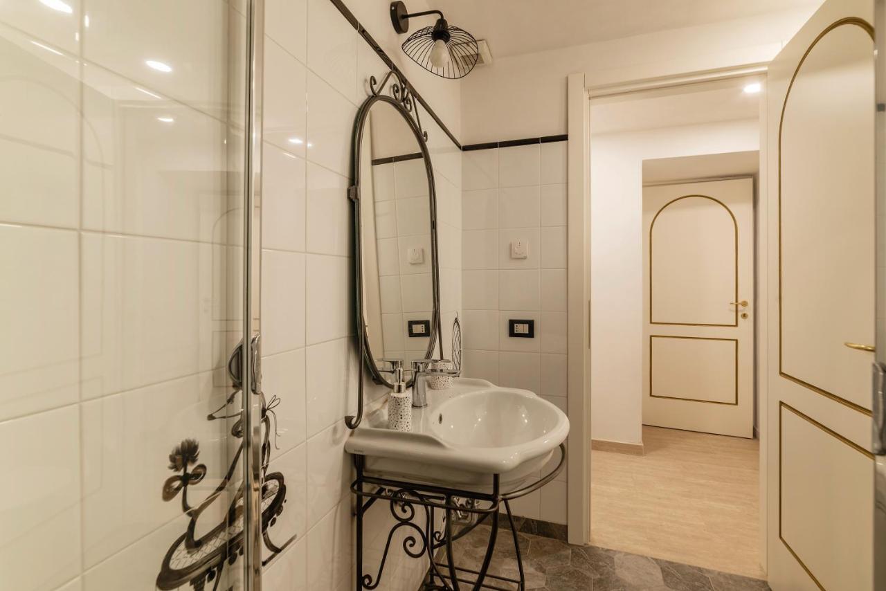 Palazzo Altieri Elegant Apartment روما المظهر الخارجي الصورة