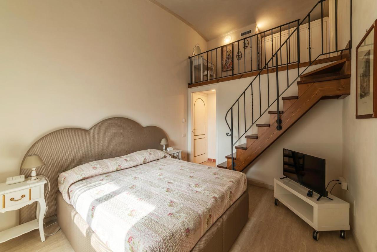 Palazzo Altieri Elegant Apartment روما المظهر الخارجي الصورة