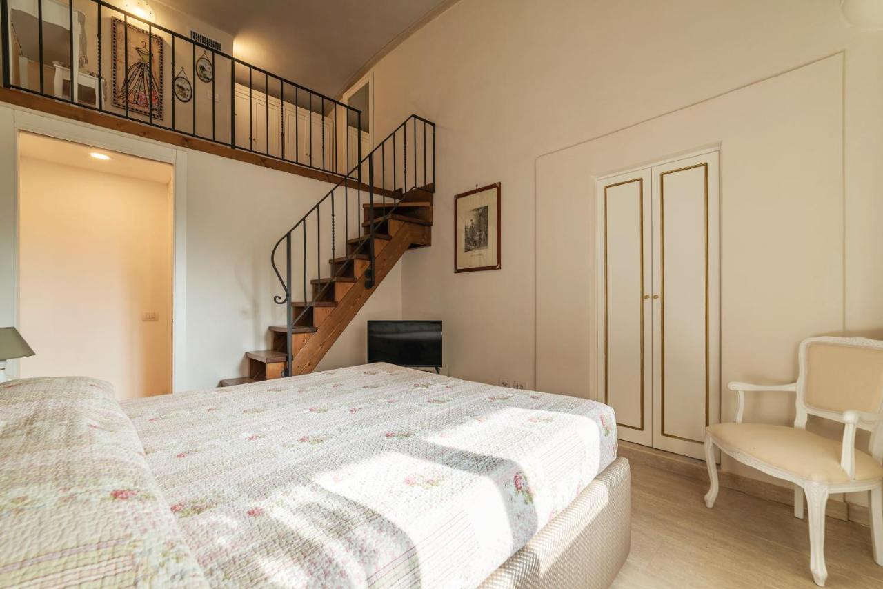 Palazzo Altieri Elegant Apartment روما المظهر الخارجي الصورة