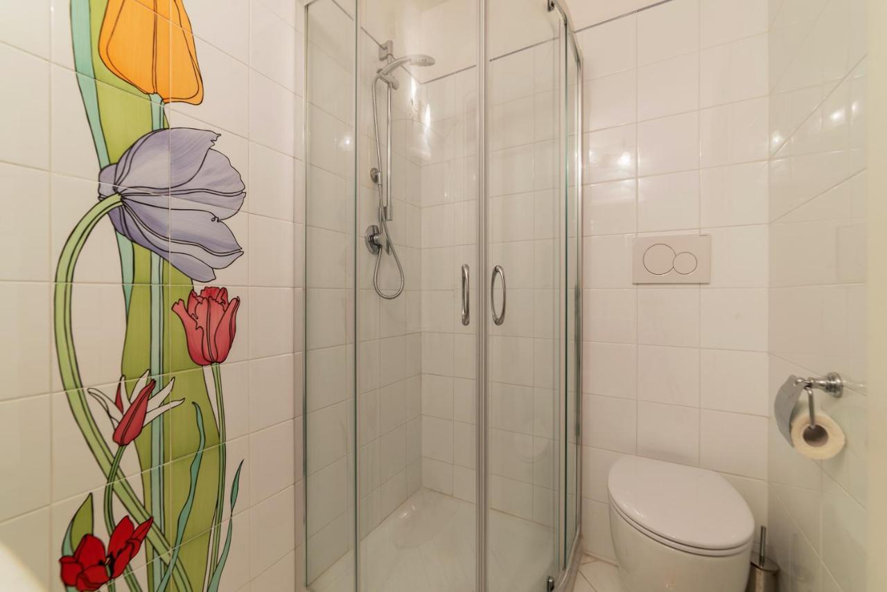Palazzo Altieri Elegant Apartment روما المظهر الخارجي الصورة