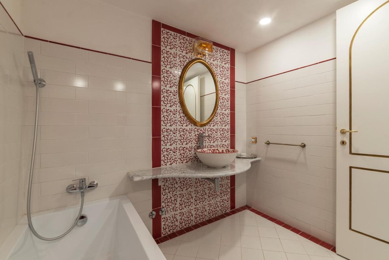 Palazzo Altieri Elegant Apartment روما المظهر الخارجي الصورة