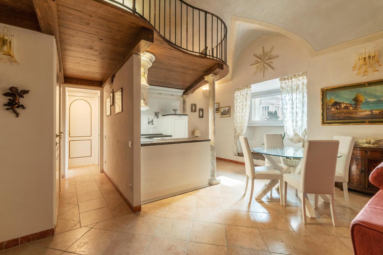 Palazzo Altieri Elegant Apartment روما المظهر الخارجي الصورة