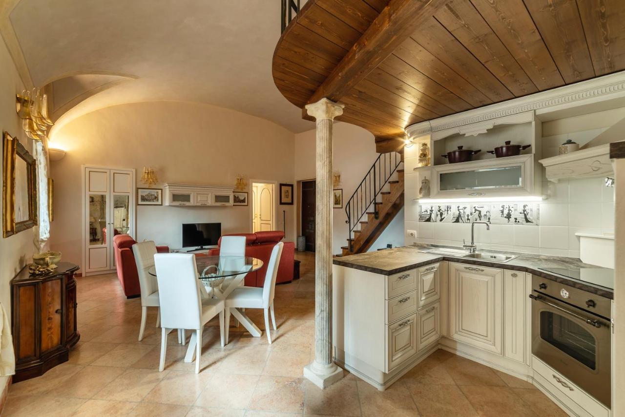 Palazzo Altieri Elegant Apartment روما المظهر الخارجي الصورة